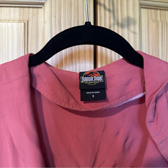 Jurassic Park Ellie Tie-Front Crop Woven Button-Up Plus Size (3X | Pink) - Picture 10 of 14